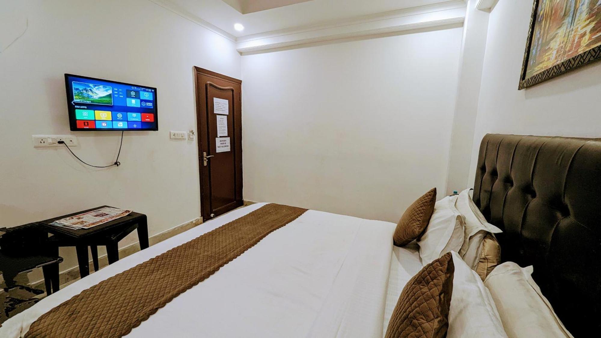 Hotel Moon Taj Near Yashobhoomi Convention Centre Delhi  Bagian luar foto