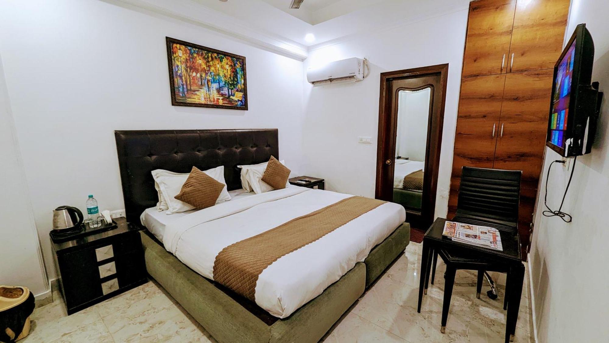Hotel Moon Taj Near Yashobhoomi Convention Centre Delhi  Bagian luar foto