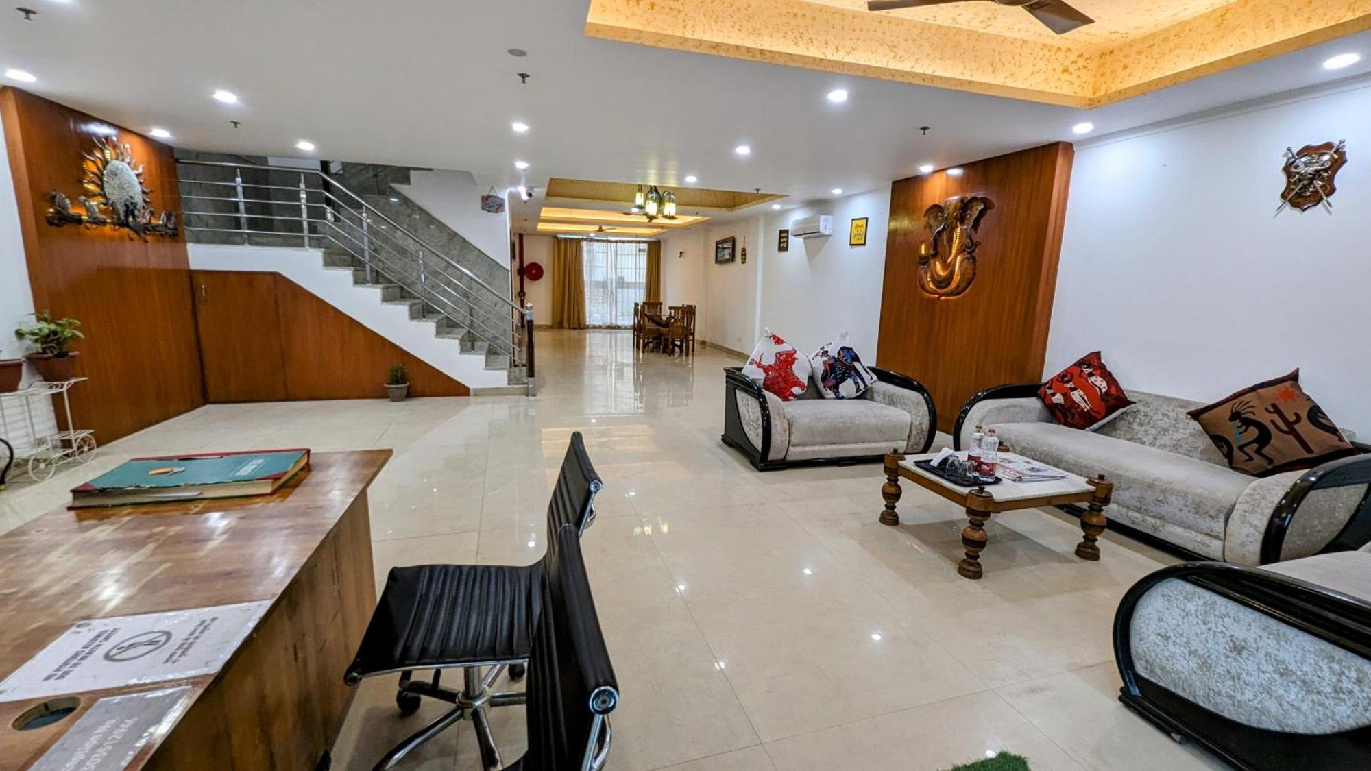 Hotel Moon Taj Near Yashobhoomi Convention Centre Delhi  Bagian luar foto