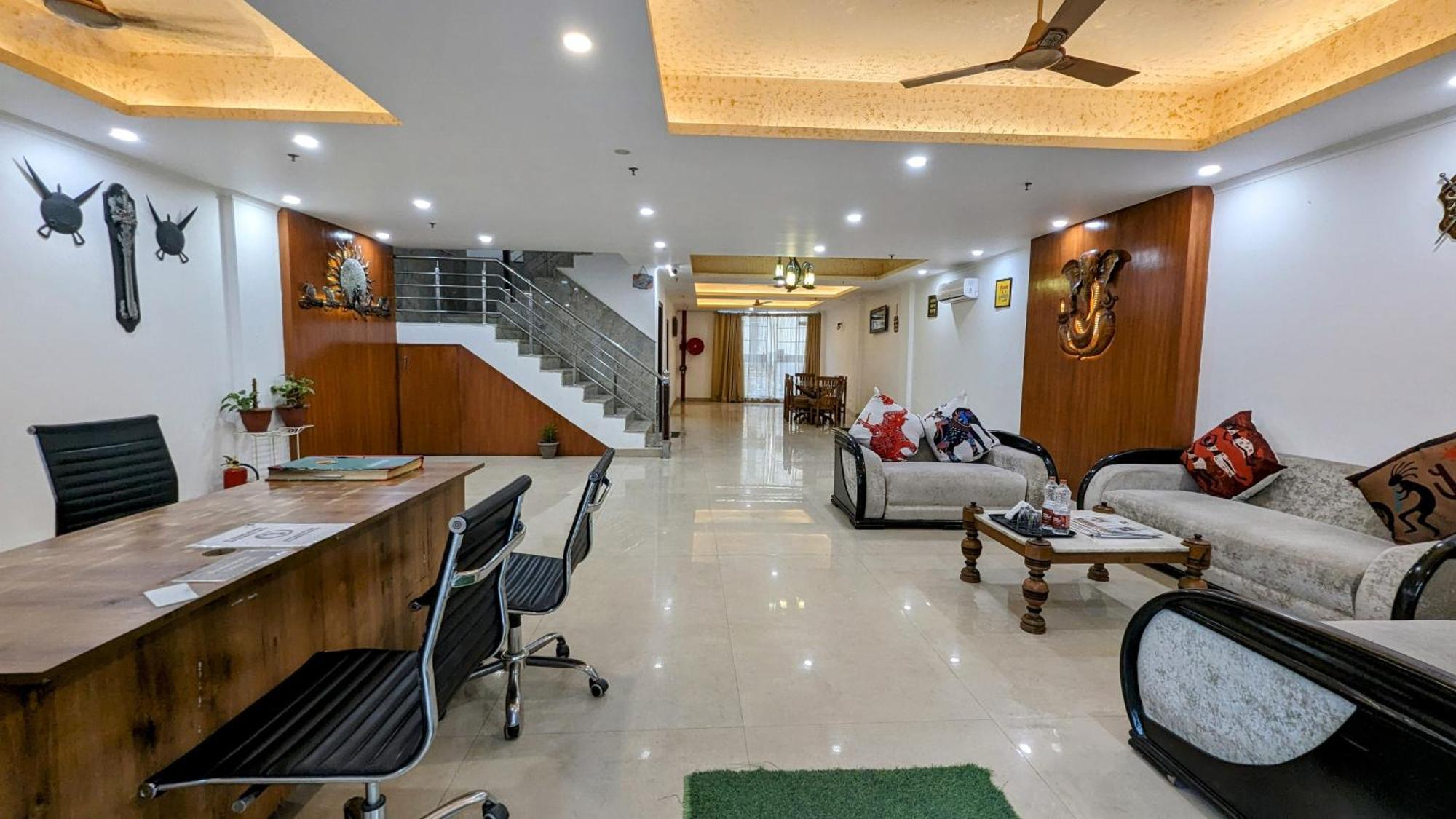 Hotel Moon Taj Near Yashobhoomi Convention Centre Delhi  Bagian luar foto