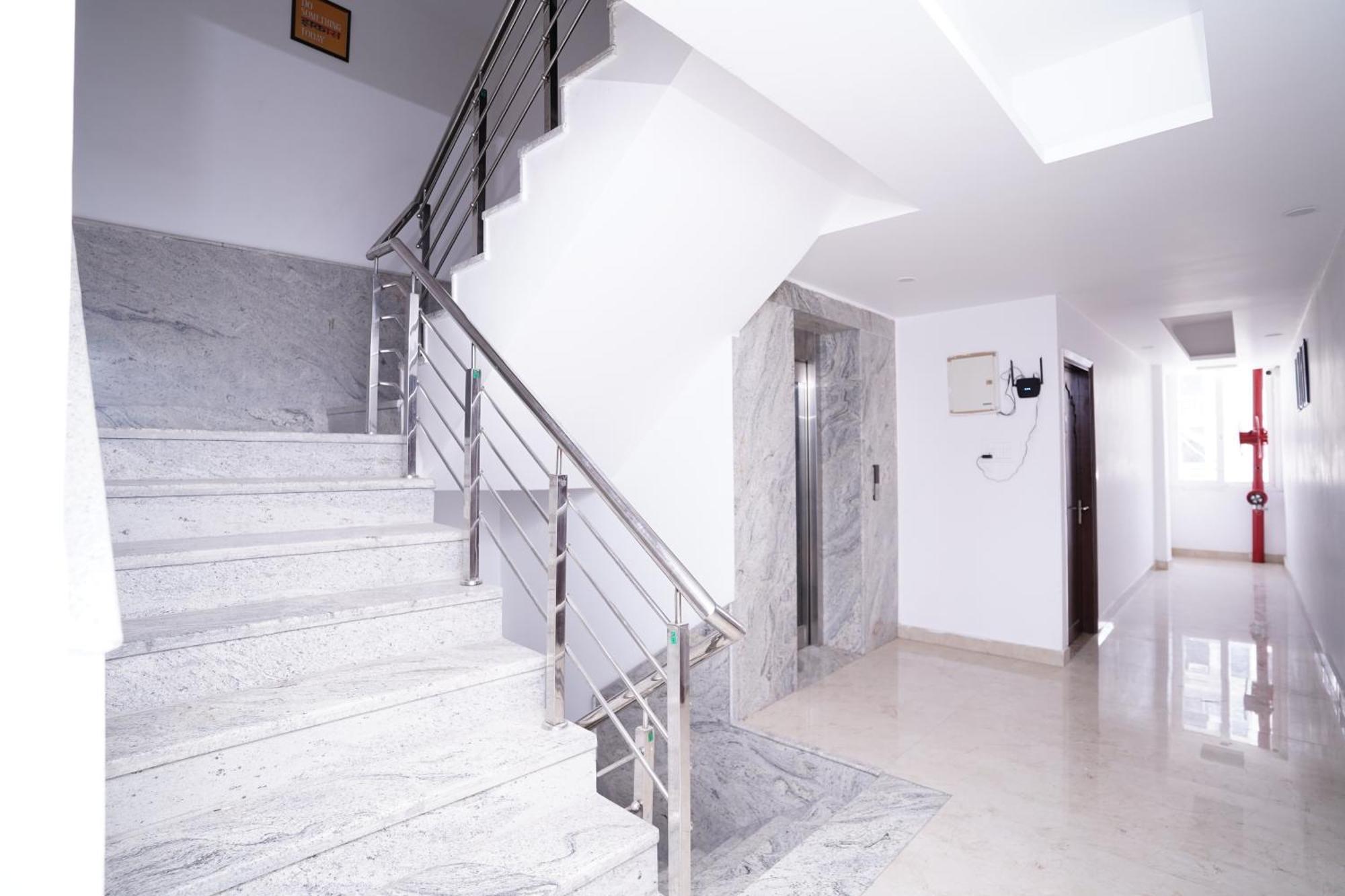 Hotel Moon Taj Near Yashobhoomi Convention Centre Delhi  Bagian luar foto