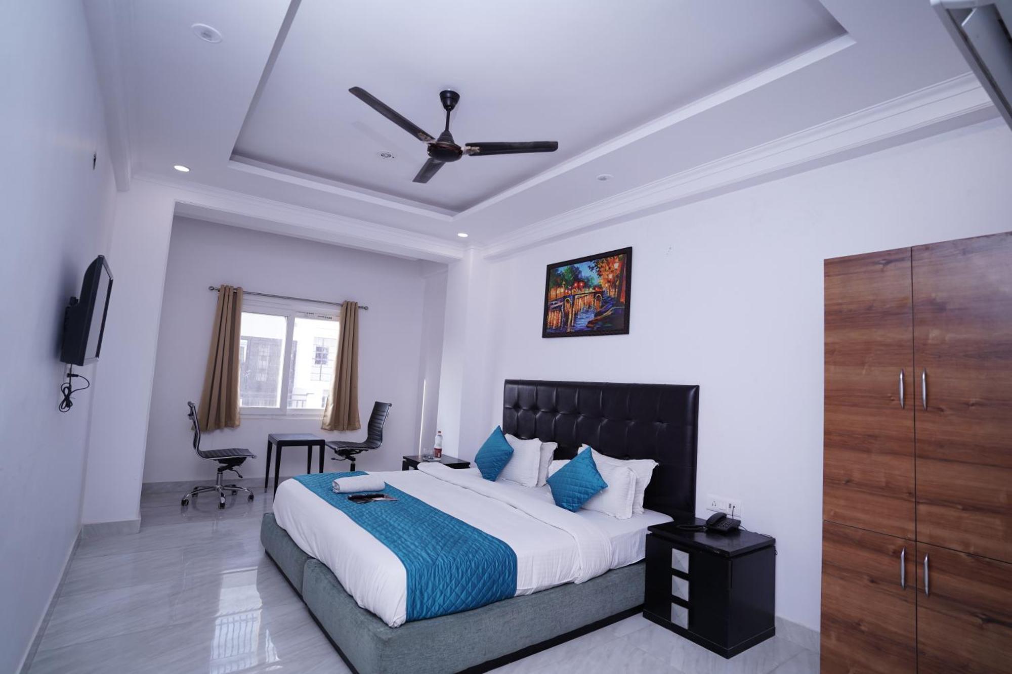 Hotel Moon Taj Near Yashobhoomi Convention Centre Delhi  Bagian luar foto
