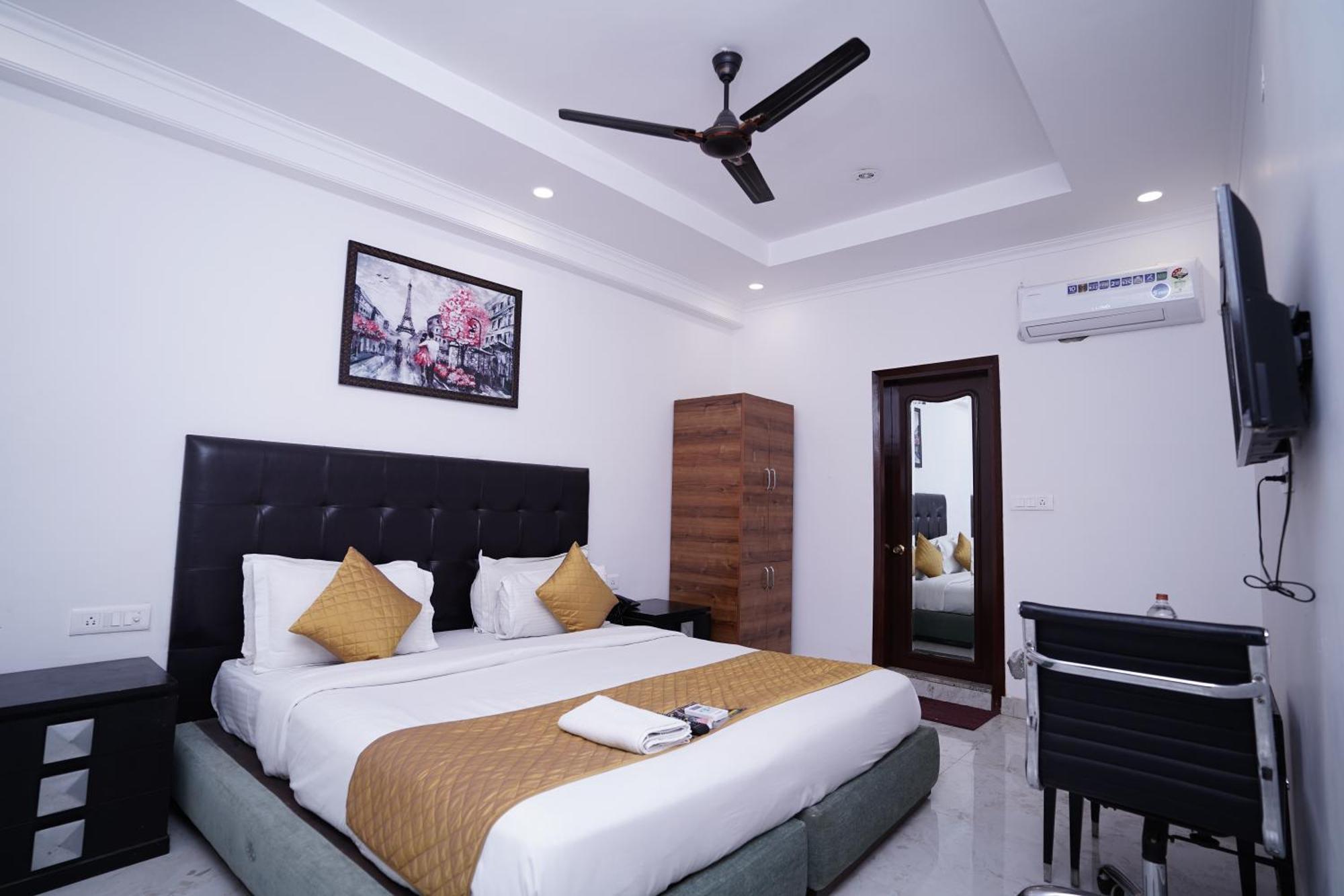 Hotel Moon Taj Near Yashobhoomi Convention Centre Delhi  Bagian luar foto