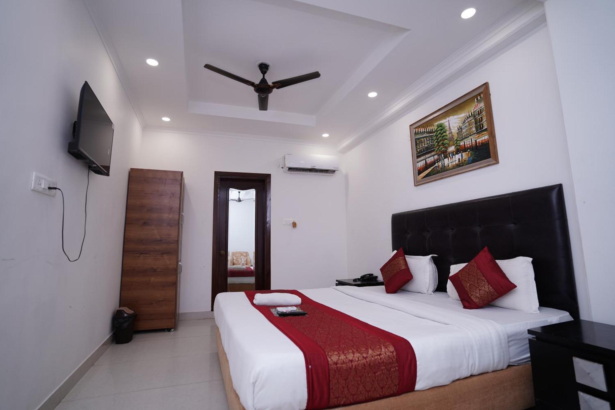 Hotel Moon Taj Near Yashobhoomi Convention Centre Delhi  Bagian luar foto