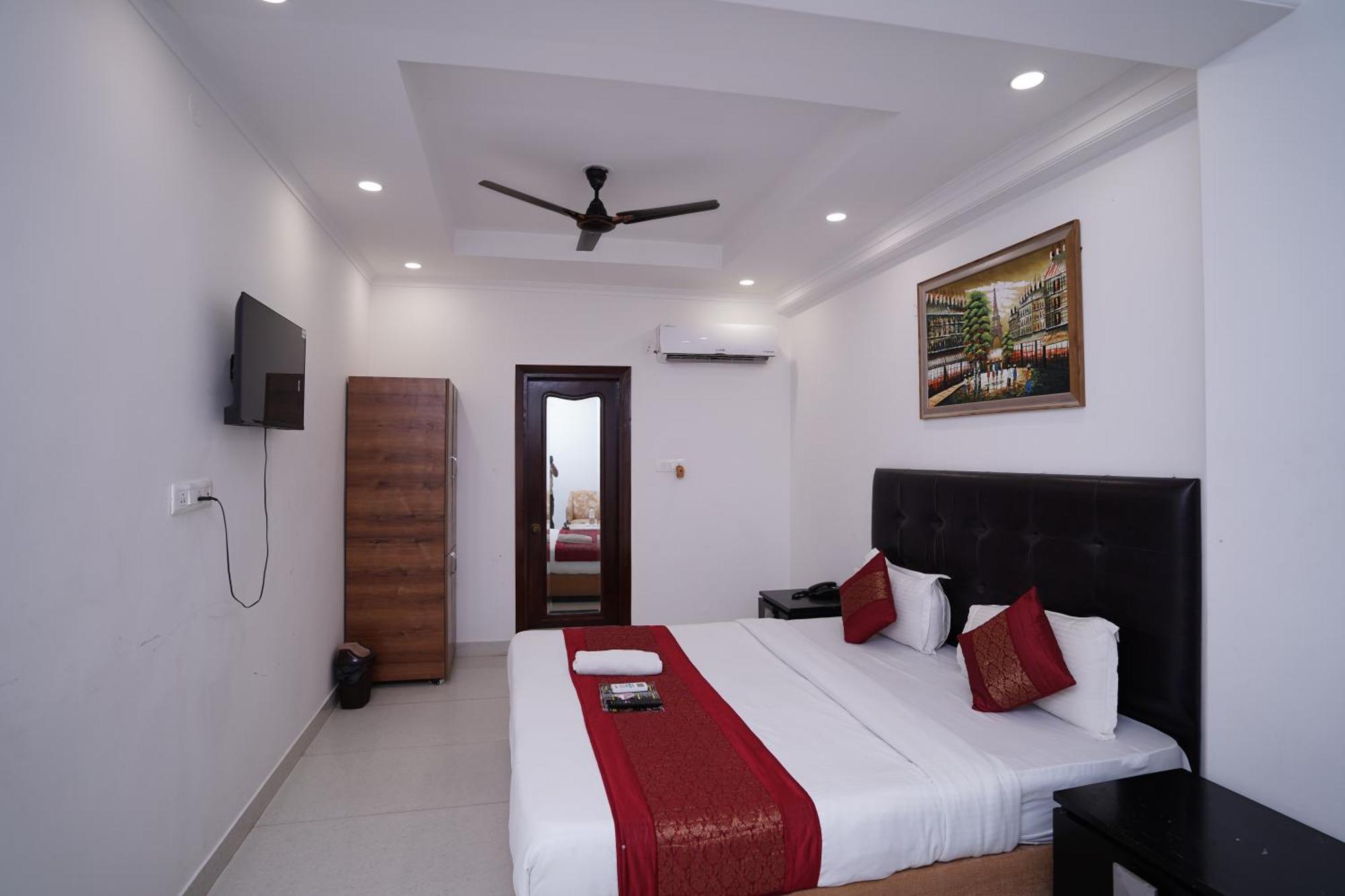 Hotel Moon Taj Near Yashobhoomi Convention Centre Delhi  Bagian luar foto