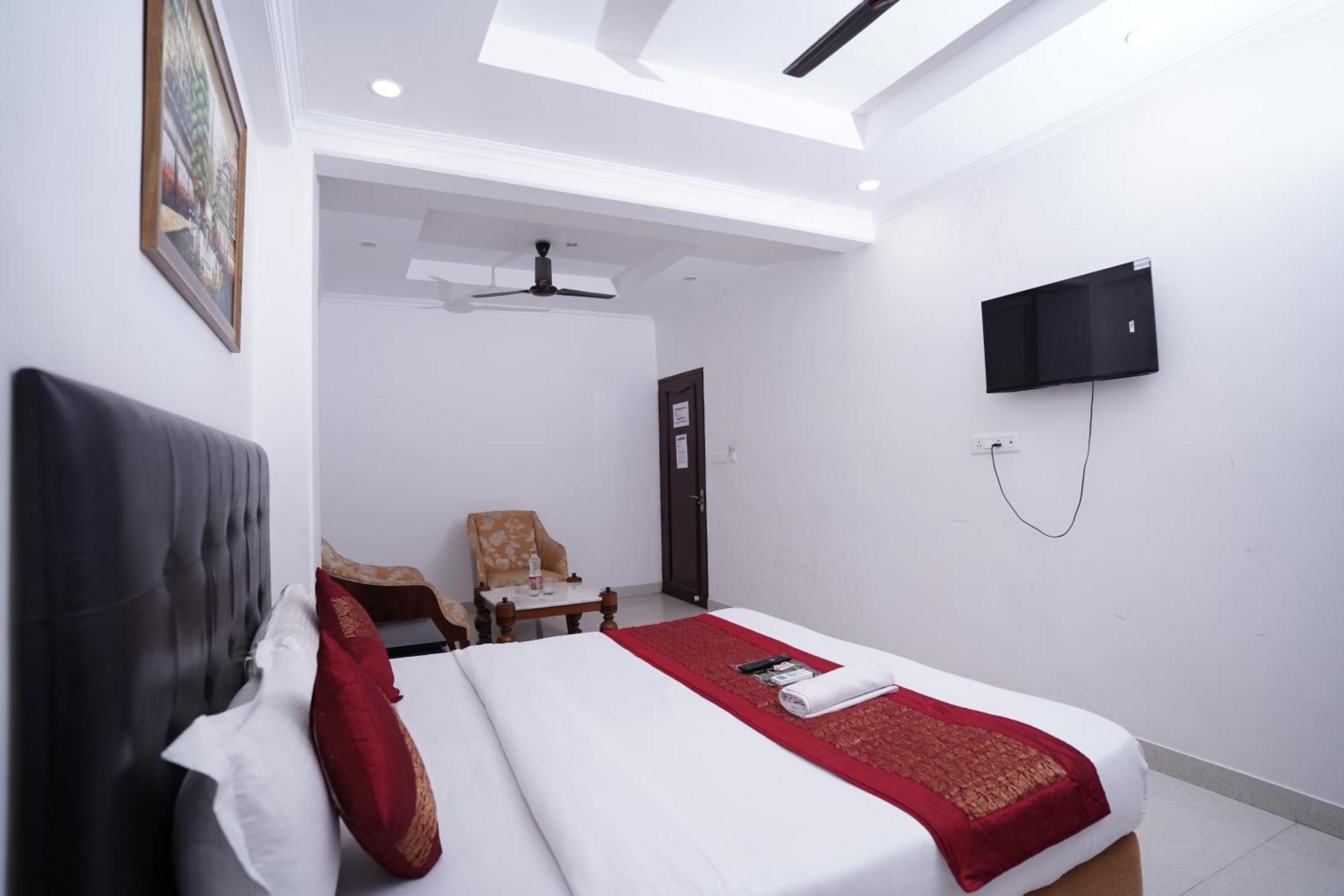 Hotel Moon Taj Near Yashobhoomi Convention Centre Delhi  Bagian luar foto